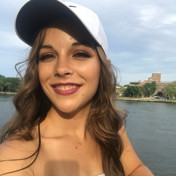 Meet your Posher, Angie - Picture 2 of 14